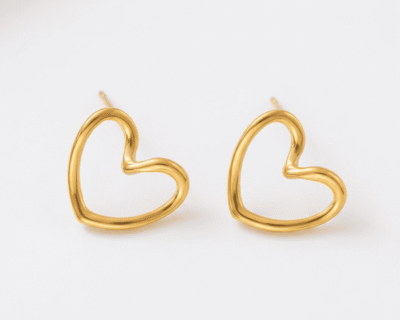 Brinco Dourado Coração Vazado em Aço Inoxidável