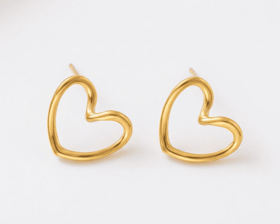 Brinco Dourado Coração Vazado em Aço Inoxidável