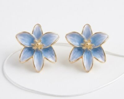 Brinco Silvéne Flor Azul Elegante e Delicado