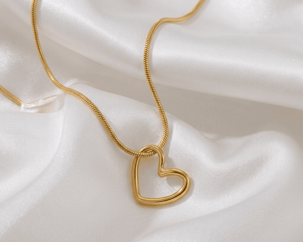 Colar coração vazado aço inoxidável cetim