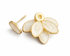 Brinco Floral Jasmim Branco Banhado a Ouro