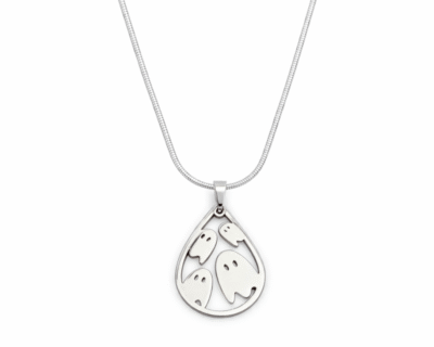 Colar prata com pingente de fantasmas