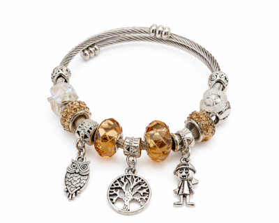 Pulseira aço inox estilo pandora com detalhe castanho.