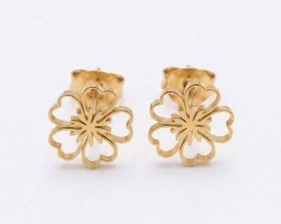 Brincos Flor Vazada em Aço Inoxidável com Banho de Ouro 18K
